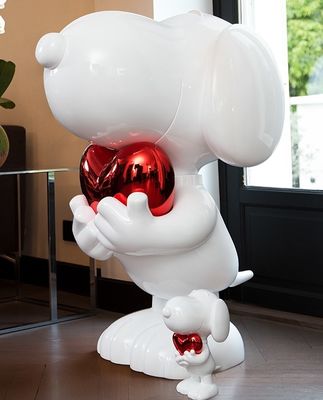 Ο χαρακτήρας κινουμένων σχεδίων Snoopy σμιλεύει βουρτσισμένες τις επιφάνεια διακοσμήσεις αγαλμάτων κήπων σκυλιών